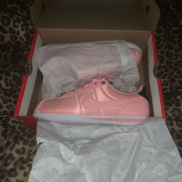 nike cortez coral